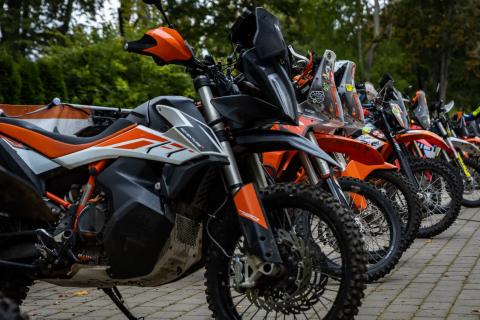 Rally motorcycles at the gathering point – Alakonnu Rally 2025