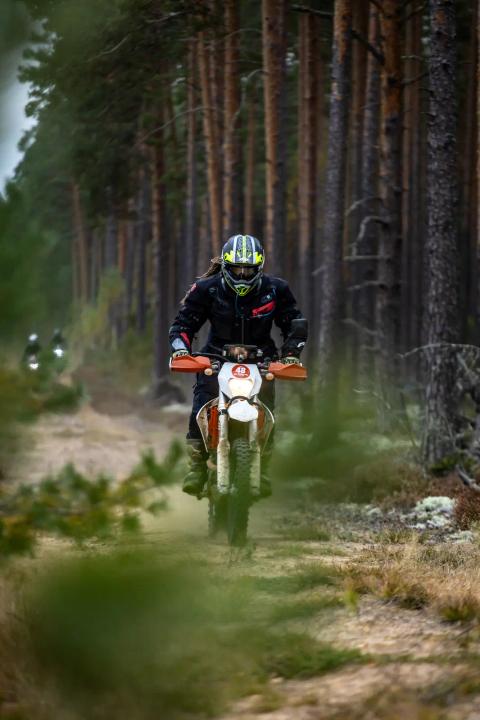 A motorcycle rider travelling along a sandy forest trail – Alakonnu Rally 2025