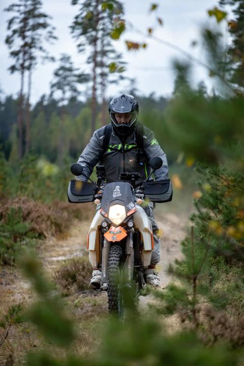 A motorcycle rider travelling along a sandy forest trail – Alakonnu Rally 2025