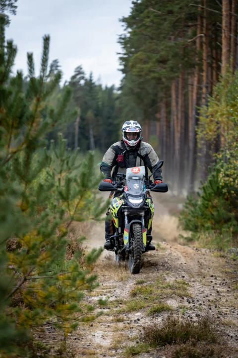 A motorcycle rider travelling along a sandy forest trail – Alakonnu Rally 2025