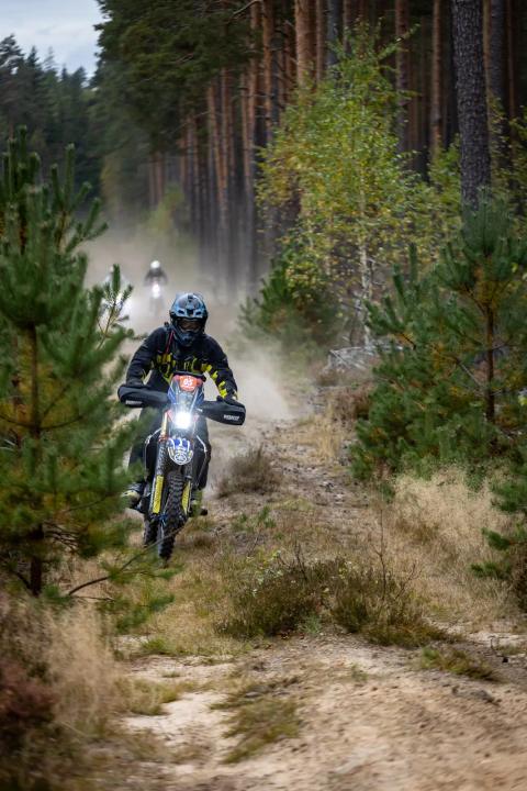 A motorcycle rider travelling along a sandy forest trail – Alakonnu Rally 2025