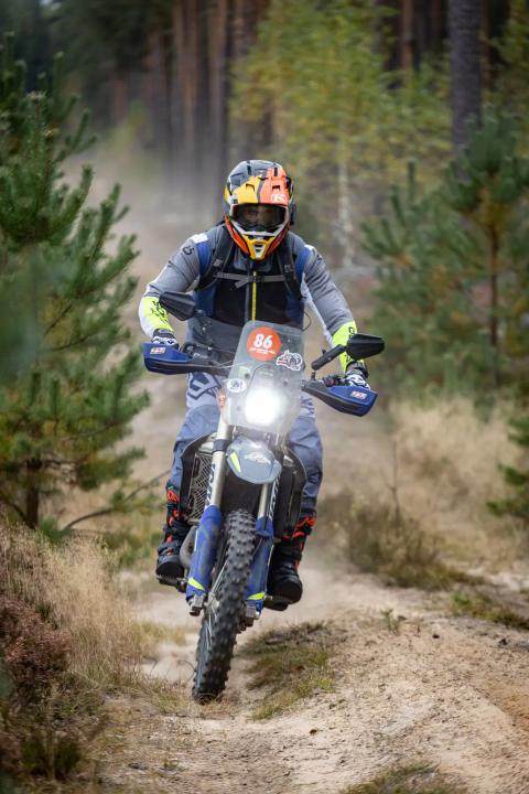 A motorcycle rider travelling along a sandy forest trail – Alakonnu Rally 2025