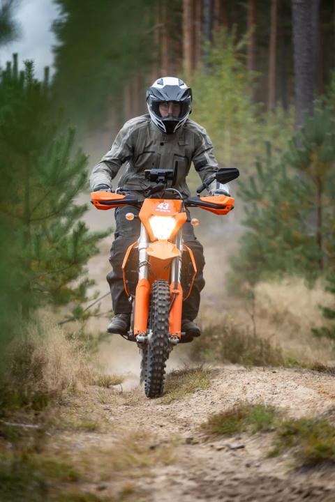 A motorcycle rider travelling along a sandy forest trail – Alakonnu Rally 2025