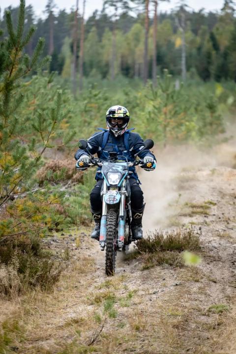 A motorcycle rider travelling along a sandy forest trail – Alakonnu Rally 2025
