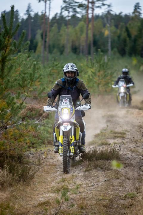 A motorcycle rider travelling along a sandy forest trail – Alakonnu Rally 2025