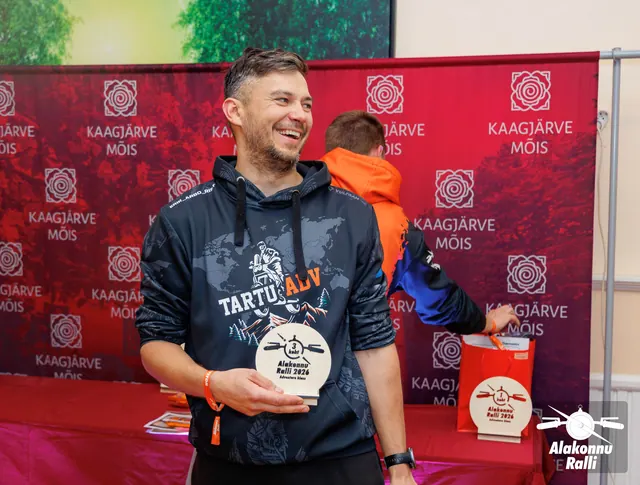 A prize recipient with a trophy at the rally awards ceremony – Alakonnu Rally 2026, Awards ceremony