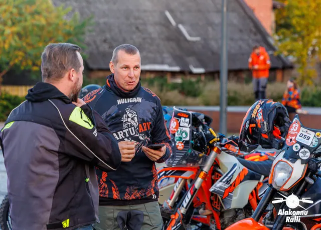 Participants and rally motorcycles before the start – Alakonnu Rally 2026, SS1