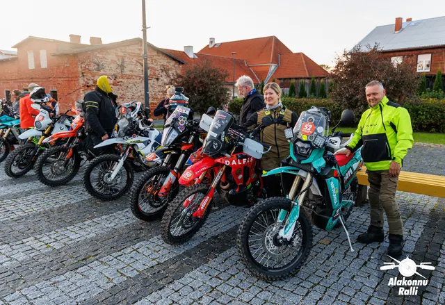 Participants and rally motorcycles before the start – Alakonnu Rally 2026, SS1