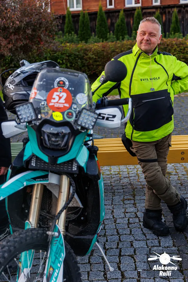 Participants and rally motorcycles before the start – Alakonnu Rally 2026, SS1