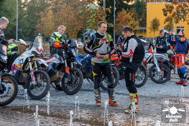 Participants and rally motorcycles before the start – Alakonnu Rally 2026, SS1