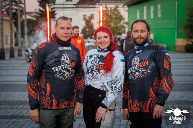 Three participants before the start – Alakonnu Rally 2026, SS1