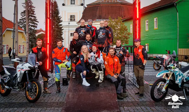 The Tartu ADV group with organizers beneath the start gate – Alakonnu Rally 2026, start and SS1