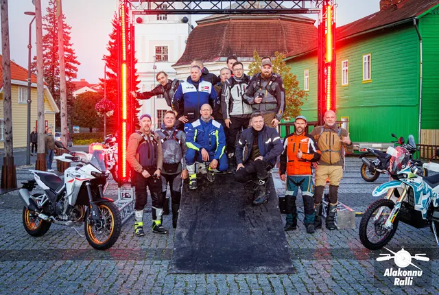 Ralliosalejad koos korraldajaga stardivärava all – Alakonnu Ralli 2026, start ja SS1