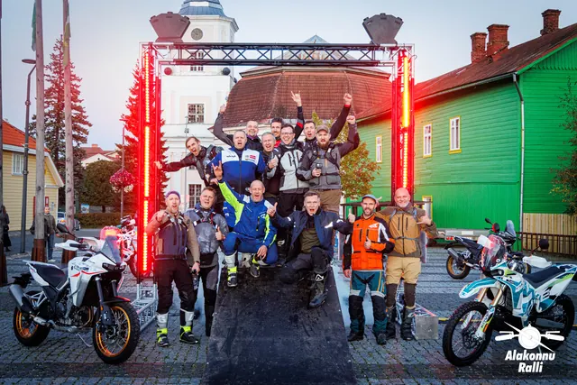 Ralliosalejad koos korraldajaga stardivärava all – Alakonnu Ralli 2026, start ja SS1