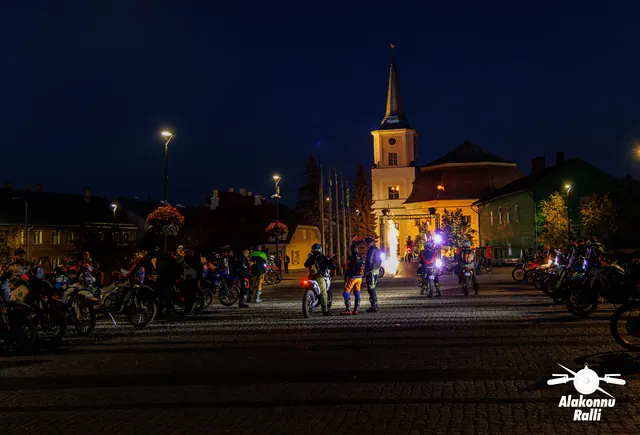 The evening rally start on the town square – Alakonnu Rally 2026, SS1