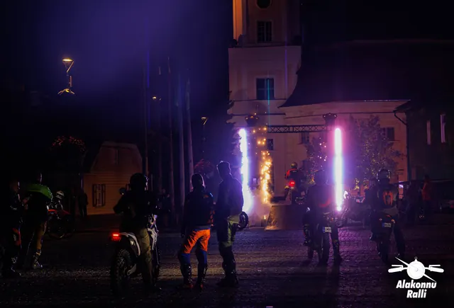 The evening rally start on the town square – Alakonnu Rally 2026, SS1