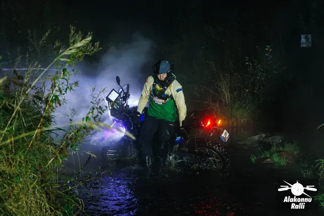 A motorcycle rider with headlight on a forest trail at night – Alakonnu Rally 2026, SS1