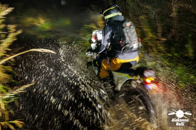 A motorcycle rider with headlight on a forest trail at night – Alakonnu Rally 2026, SS1