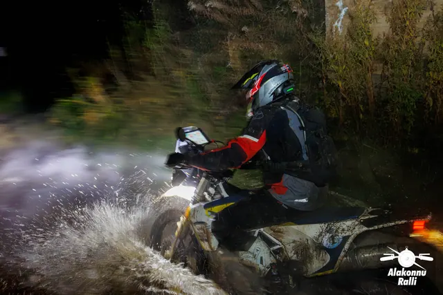 A motorcycle rider with headlight on a forest trail at night – Alakonnu Rally 2026, SS1