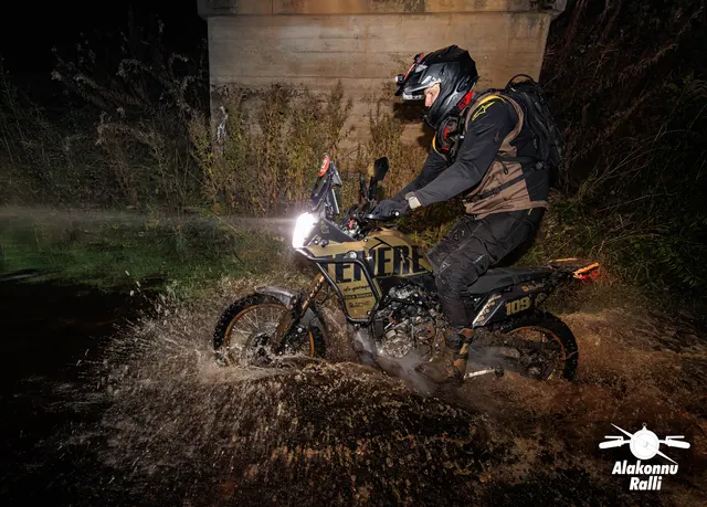 A motorcycle rider with headlight on a forest trail at night – Alakonnu Rally 2026, SS1