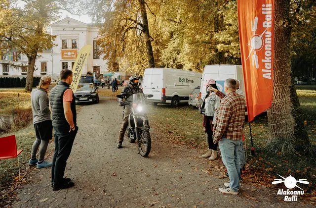 An organizer and motorcycle rider before heading onto the course – Alakonnu Rally 2026, SS2 · SS3
