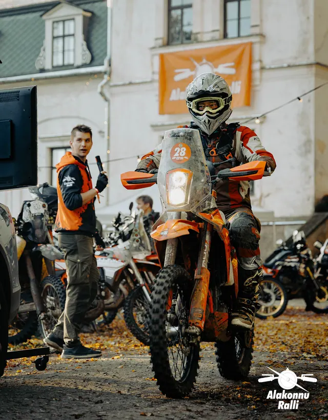 An organizer talking with a motorcycle rider before heading onto the course – Alakonnu Rally 2026, SS2 · SS3