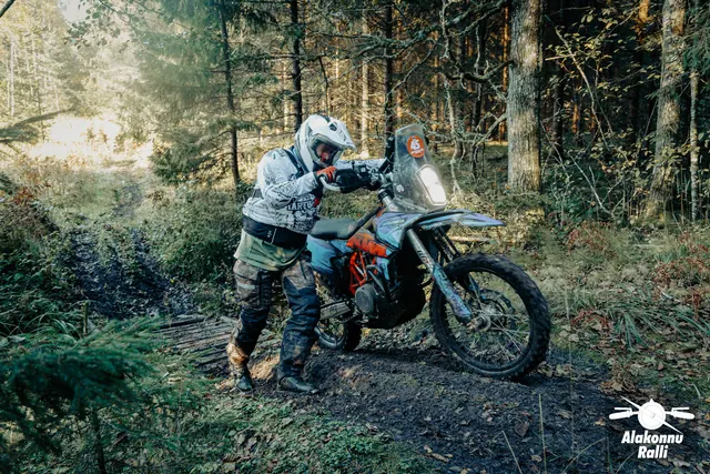 Mootorratturid ja abilised järsul metsarajal – Alakonnu Ralli 2026, SS2 · SS3