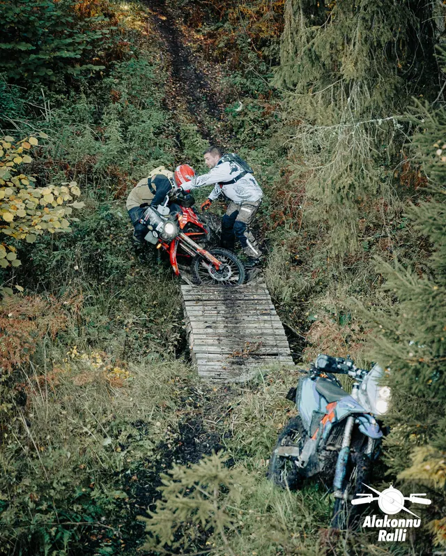 Mootorratturid ja abilised järsul metsarajal – Alakonnu Ralli 2026, SS2 · SS3