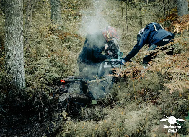 Mootorratturid ja abilised järsul metsarajal – Alakonnu Ralli 2026, SS2 · SS3