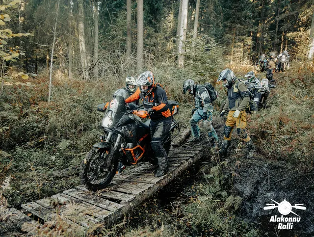 Mootorratturid ja abilised järsul metsarajal – Alakonnu Ralli 2026, SS2 · SS3