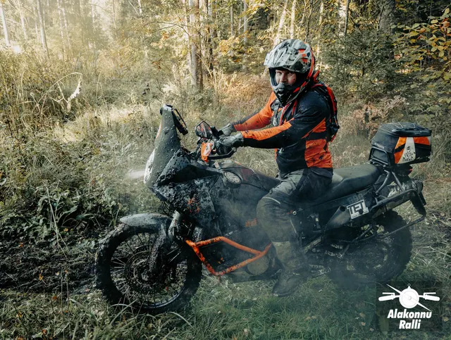 Mootorratturid ja abilised järsul metsarajal – Alakonnu Ralli 2026, SS2 · SS3