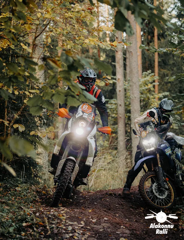 Mootorratturid sügisesel metsarajal – Alakonnu Ralli 2026, SS2 · SS3
