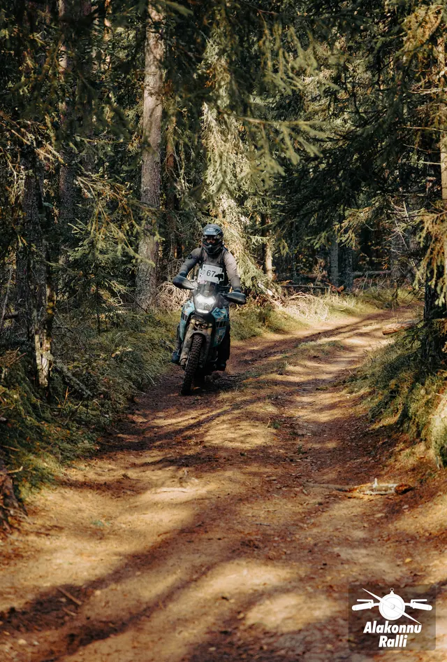 Mootorratturid sügisesel metsarajal – Alakonnu Ralli 2026, SS2 · SS3