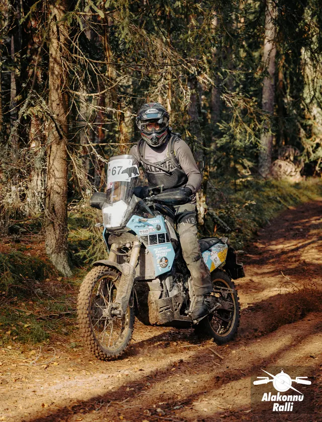 Mootorratturid sügisesel metsarajal – Alakonnu Ralli 2026, SS2 · SS3