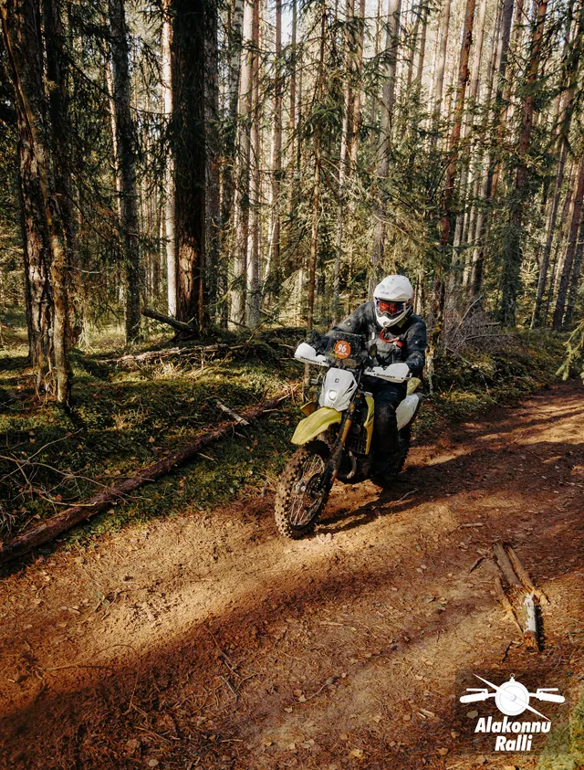 Mootorratturid sügisesel metsarajal – Alakonnu Ralli 2026, SS2 · SS3