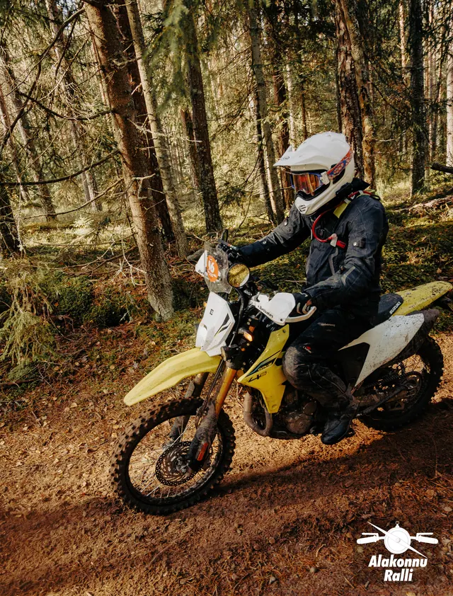 Mootorratturid sügisesel metsarajal – Alakonnu Ralli 2026, SS2 · SS3